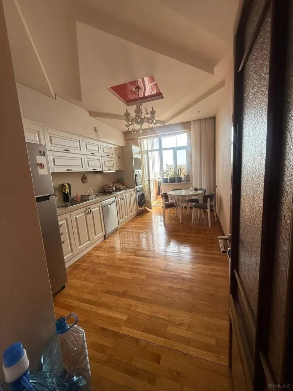 Satılır 2 otaqlı mənzil 101 m²