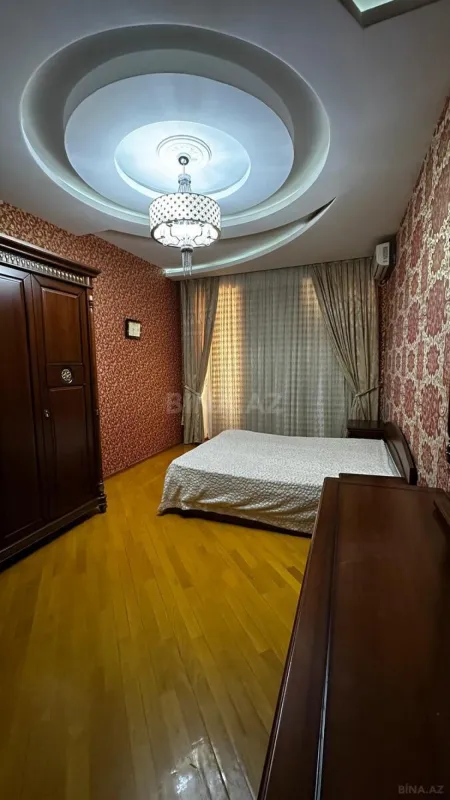 Satılır 4 otaqlı mənzil 170 m²