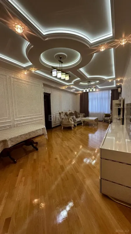 Satılır 4 otaqlı mənzil 170 m²