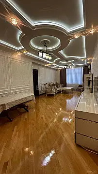 Satılır 4 otaqlı mənzil 170 m²
