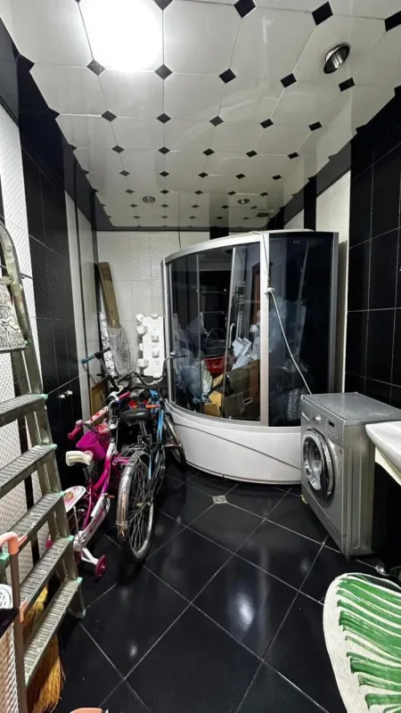 Satılır 4 otaqlı mənzil 170 m²