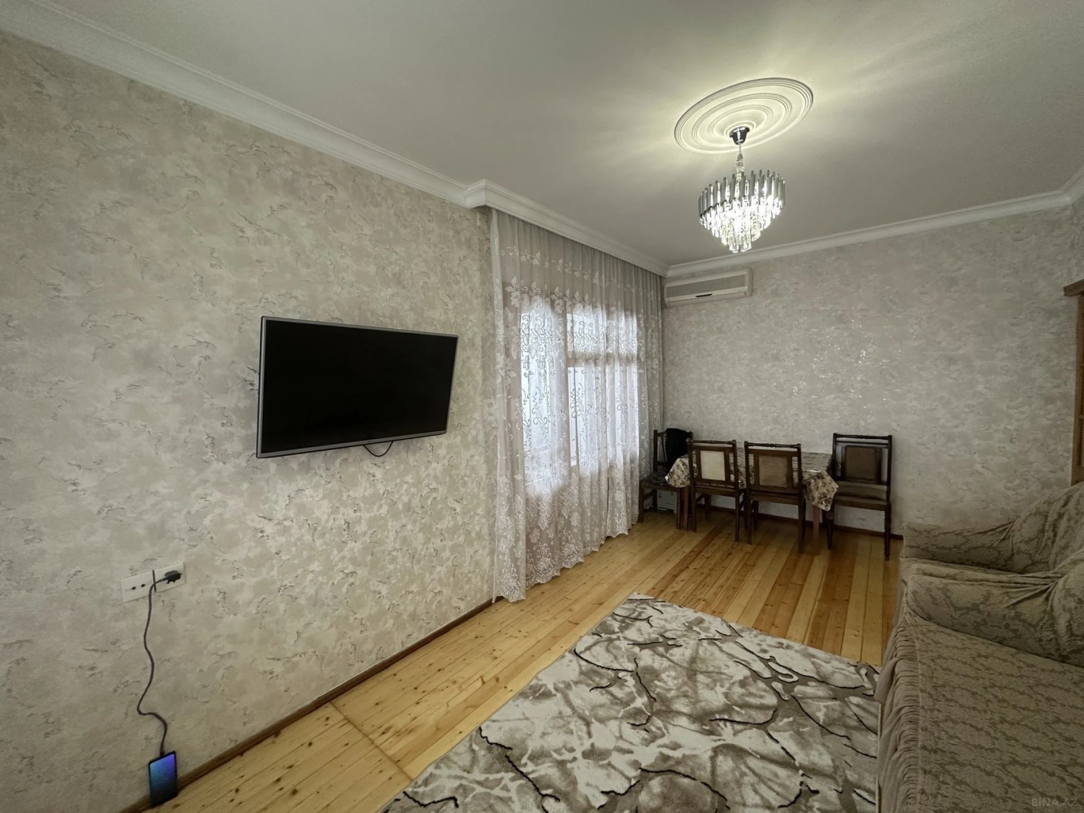 Kirayə verilir 2 otaqlı mənzil 65 m²