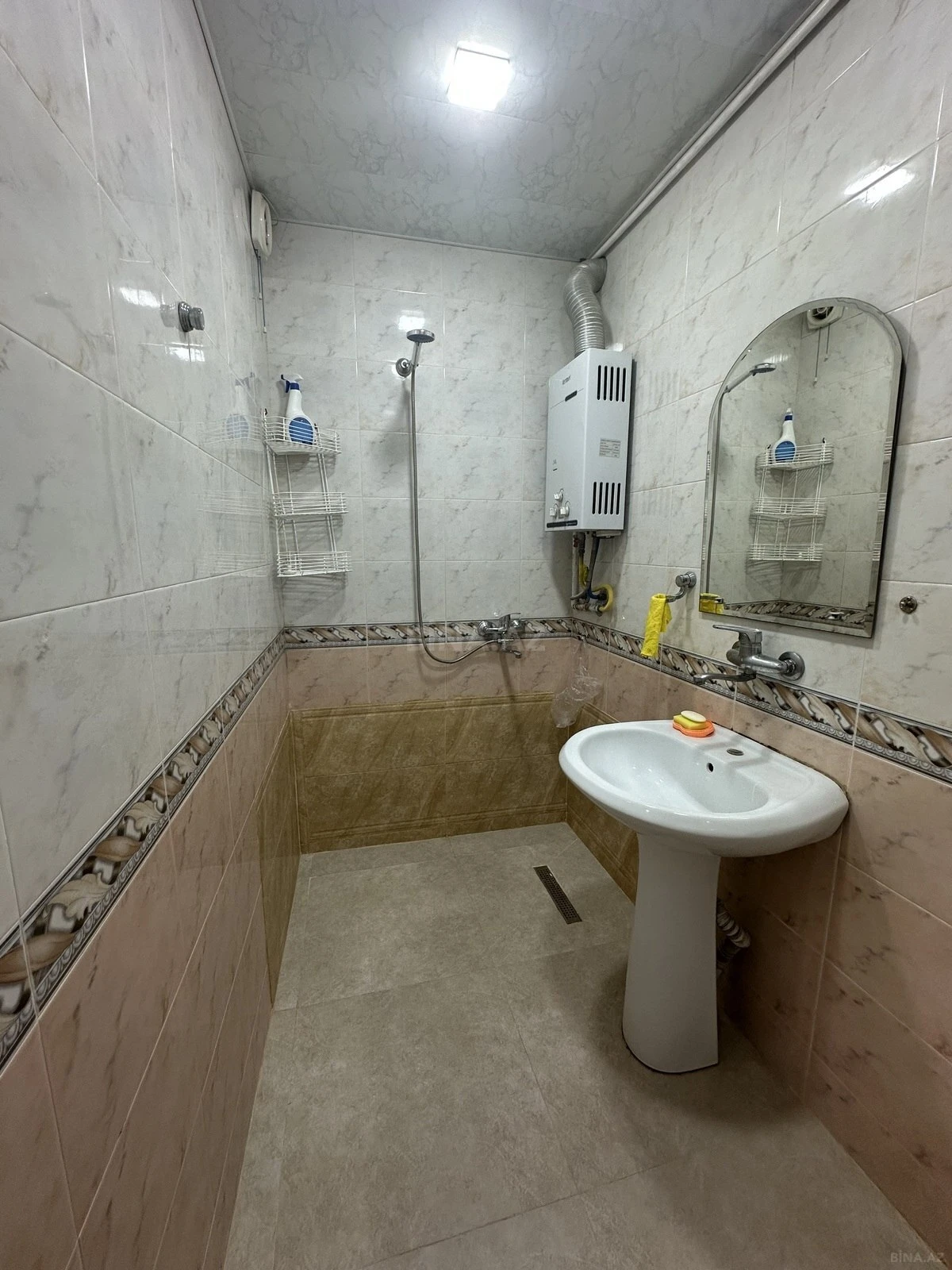 Kirayə verilir 2 otaqlı mənzil 65 m²