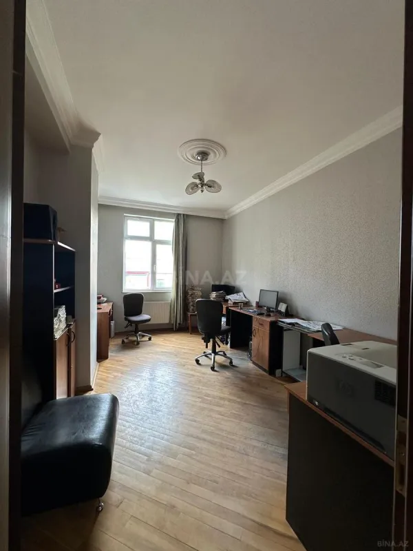 Satılır 3 otaqlı mənzil 137 m²