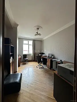 Satılır 3 otaqlı mənzil 137 m²
