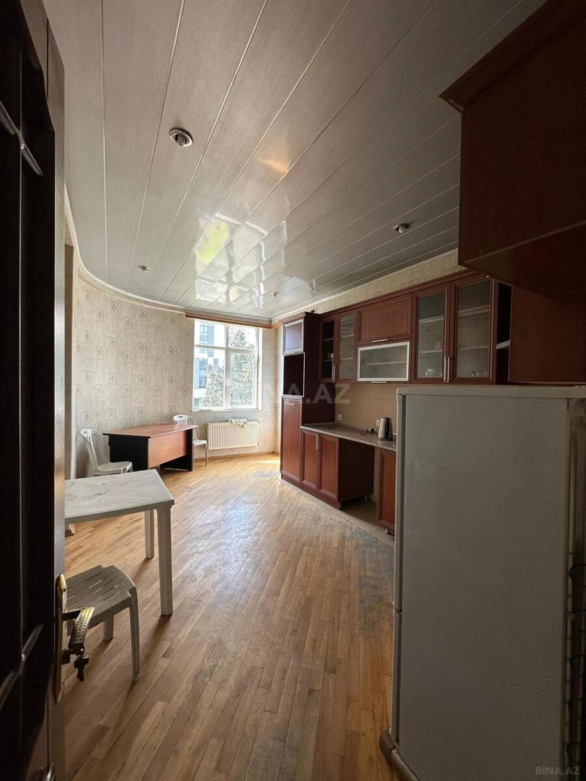 Satılır 3 otaqlı mənzil 137 m²
