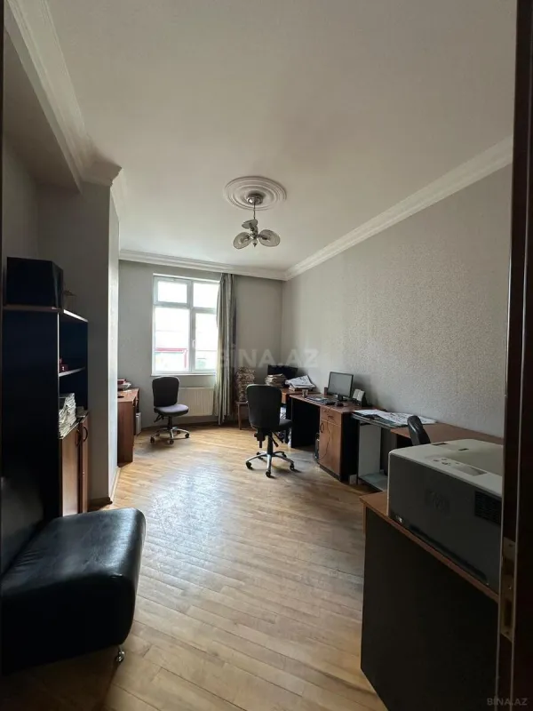 Satılır 3 otaqlı mənzil 137 m²