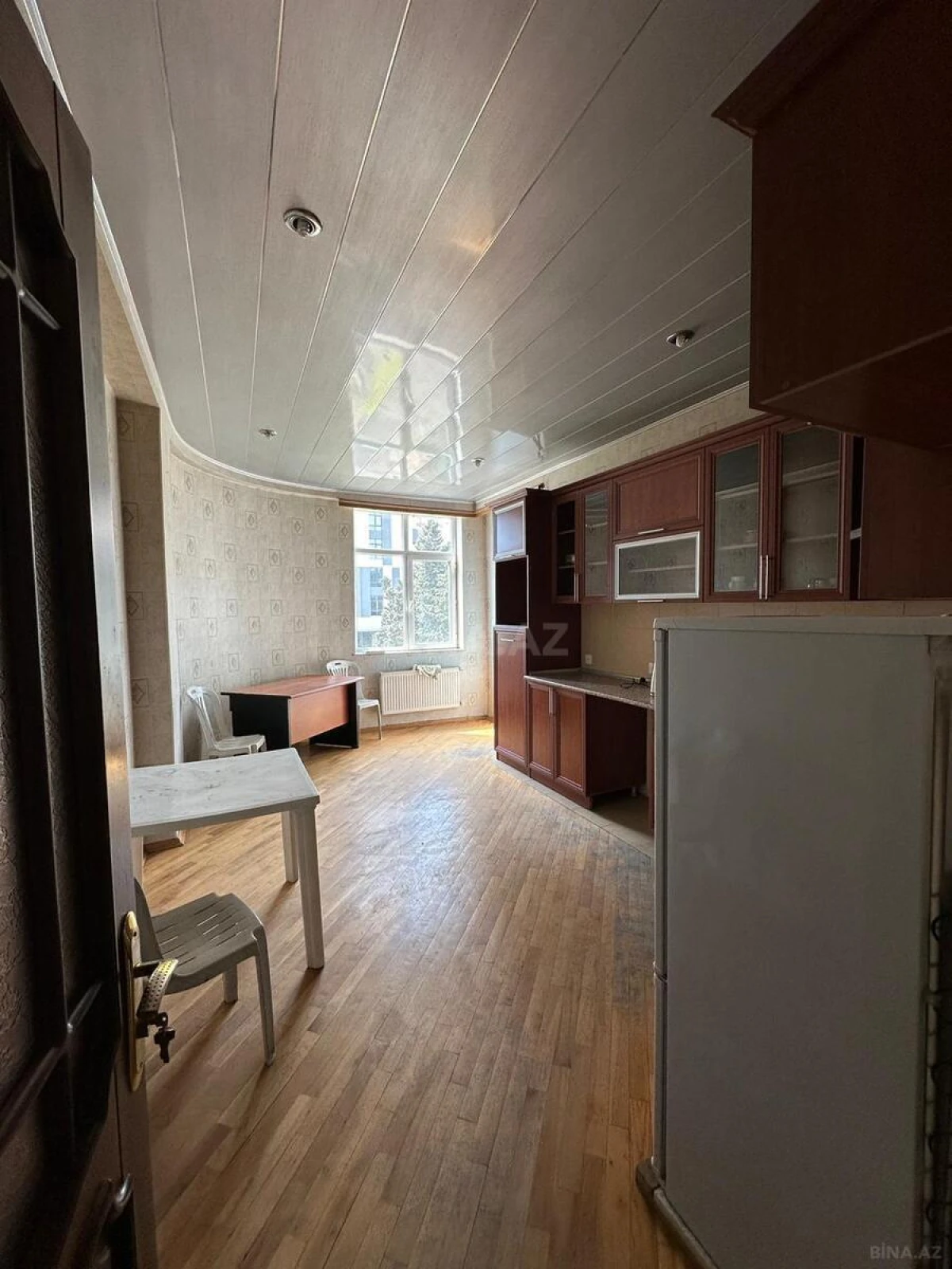 Satılır 3 otaqlı mənzil 137 m²