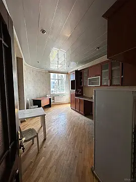 Satılır 3 otaqlı mənzil 137 m²