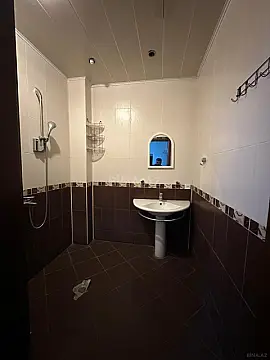 Satılır 3 otaqlı mənzil 137 m²