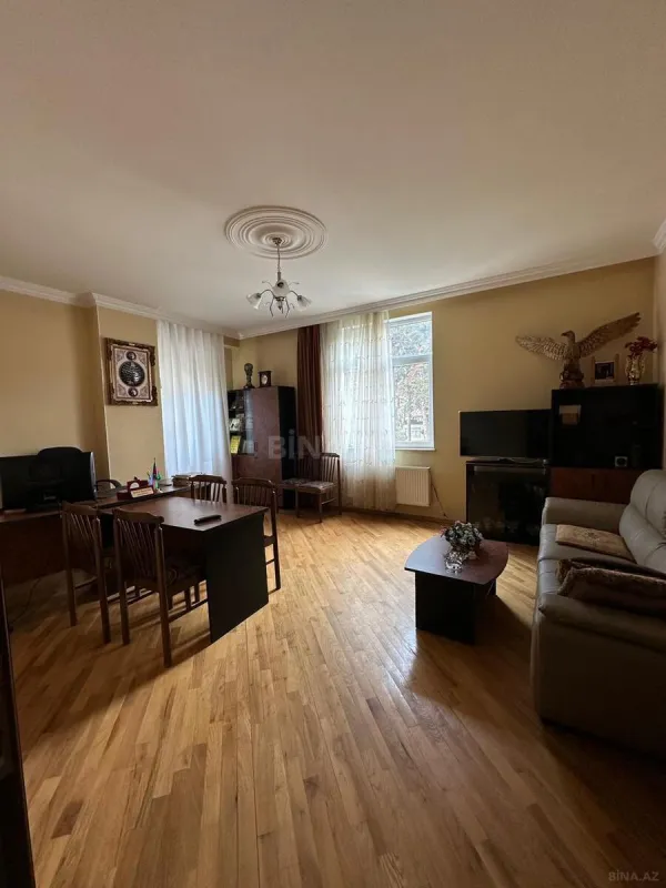 Satılır 3 otaqlı mənzil 137 m²