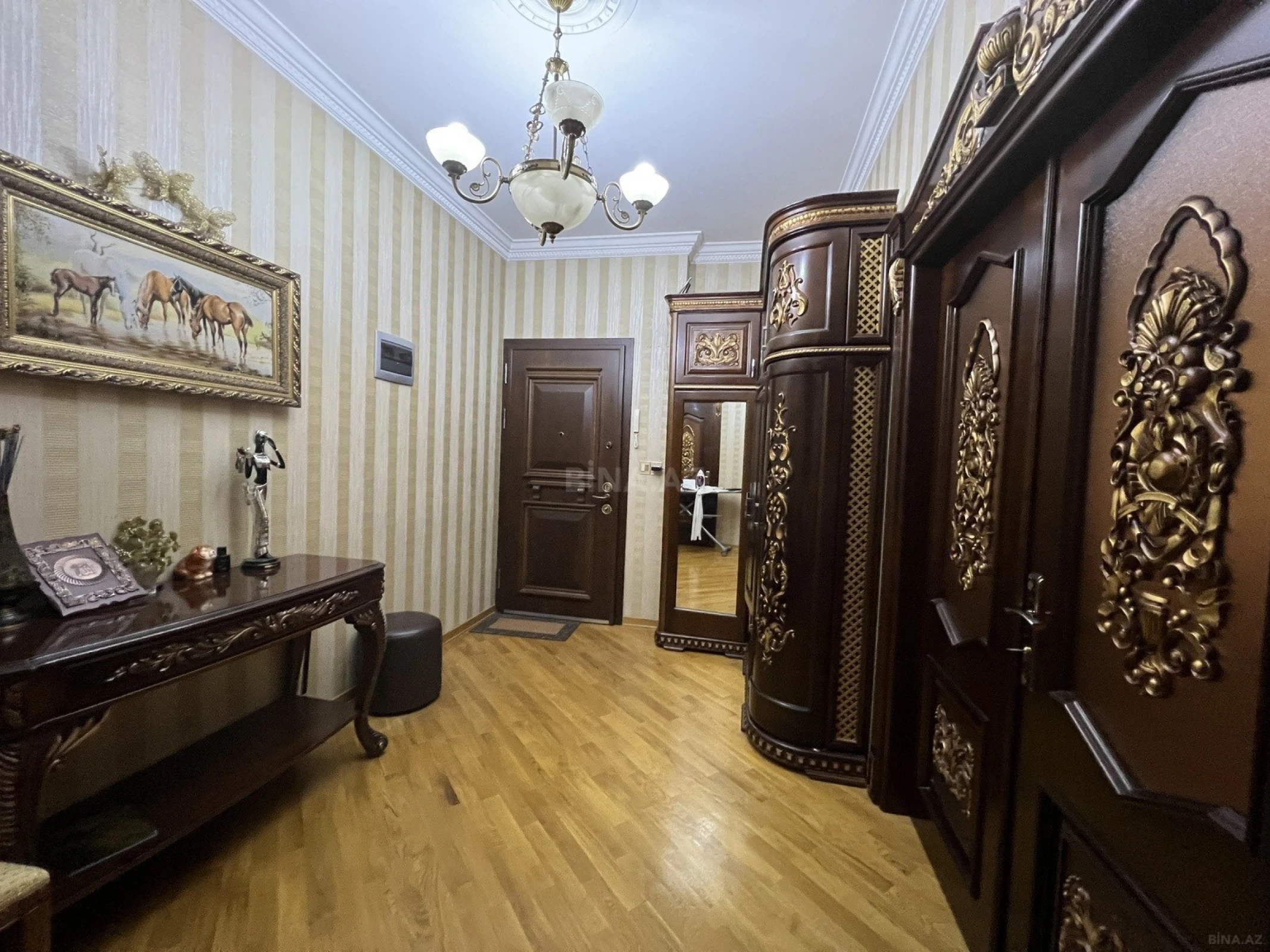 Satılır 3 otaqlı mənzil 118 m²