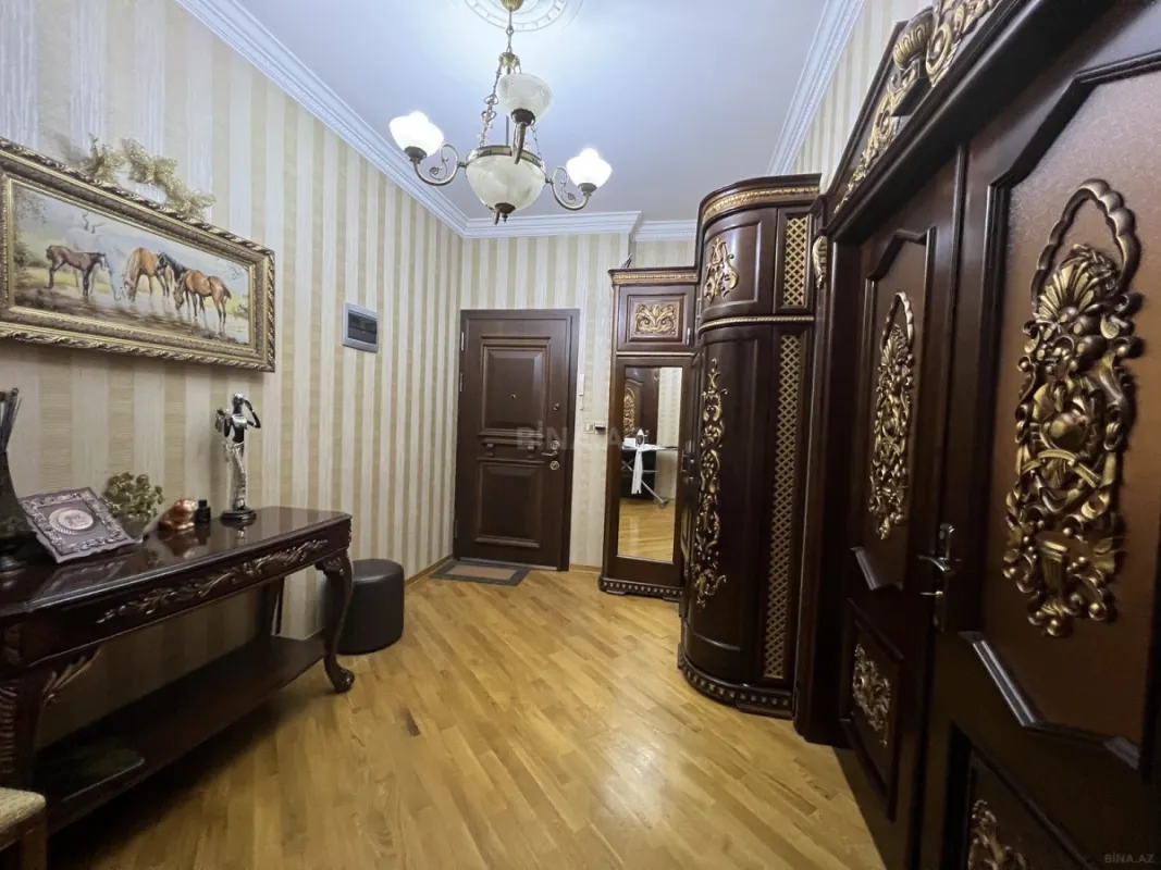 Satılır 3 otaqlı mənzil 118 m²