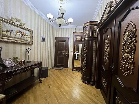 Satılır 3 otaqlı mənzil 118 m² — Bakı, Memar Əcəmi yanı 3 otaq 118.00 m²