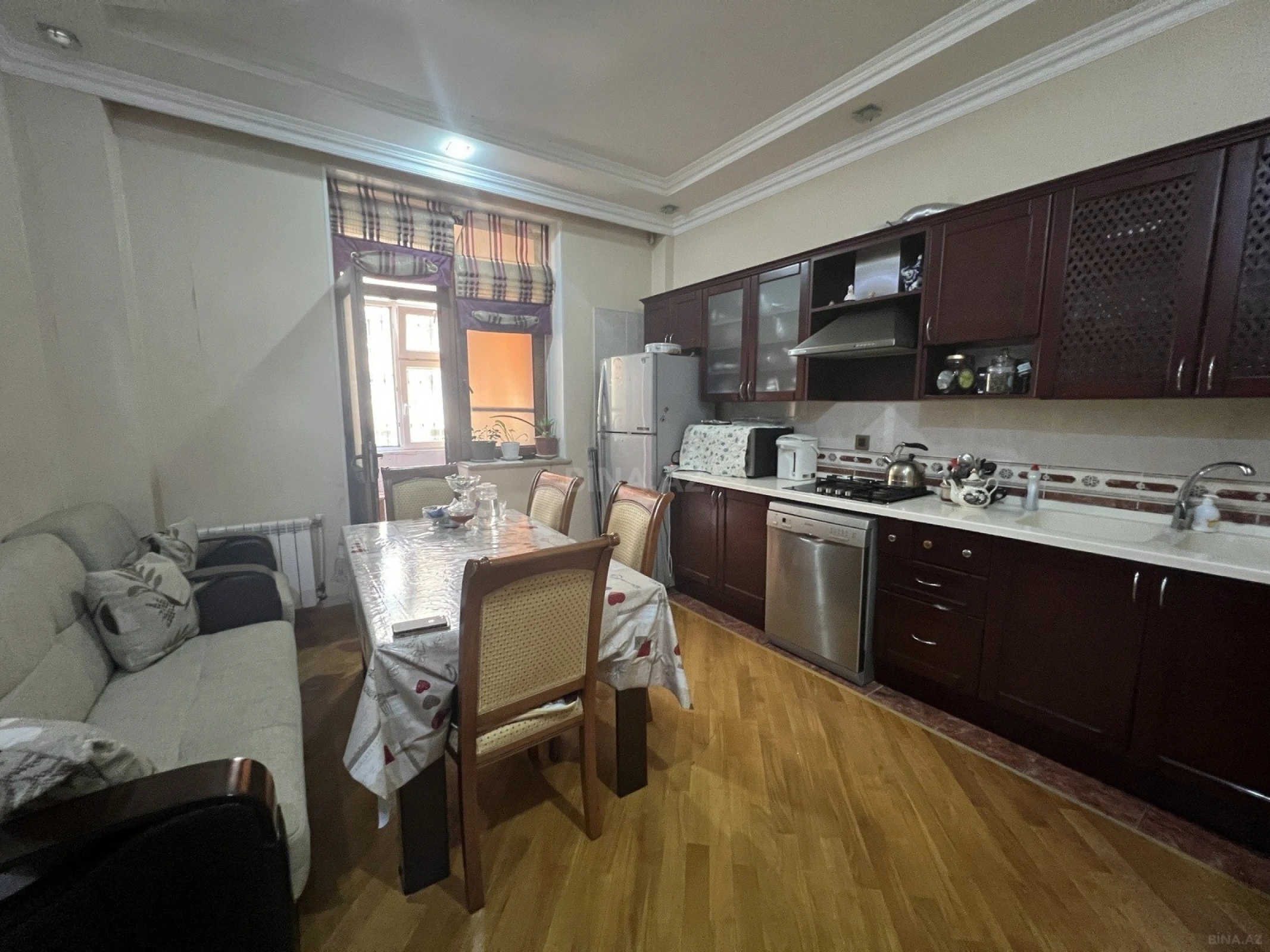 Satılır 3 otaqlı mənzil 118 m²