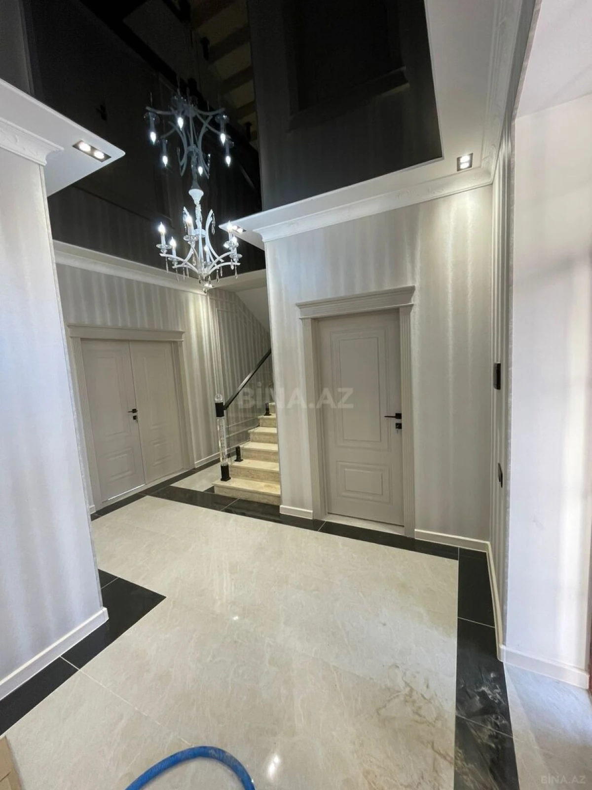 Satılır 5 otaqlı həyət evi 216 m²