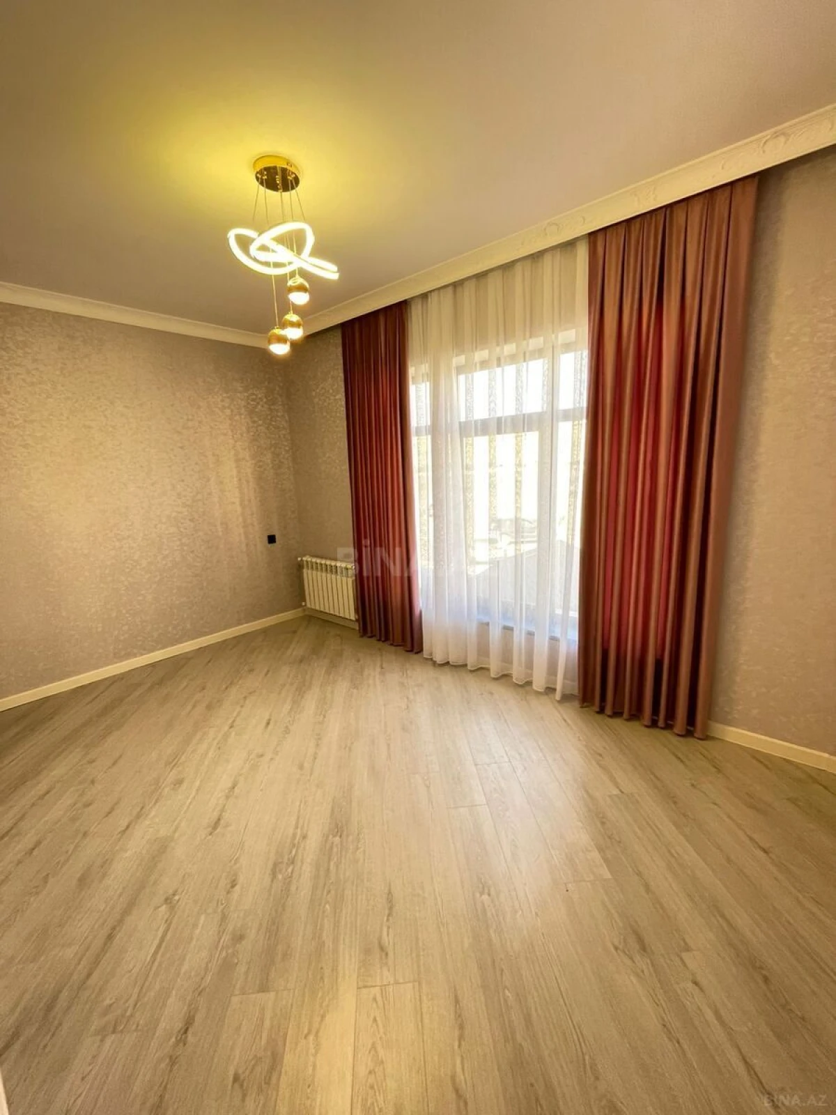 Satılır 5 otaqlı həyət evi 216 m²