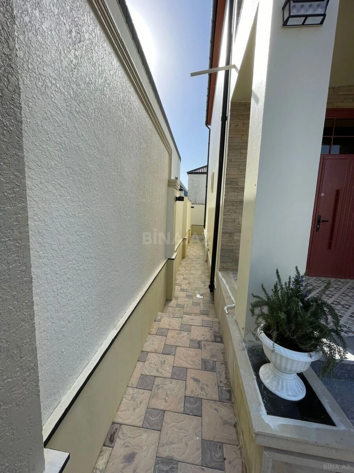 Satılır 5 otaqlı həyət evi 216 m²