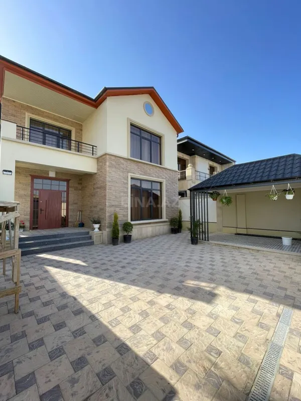 Satılır 5 otaqlı həyət evi 216 m²