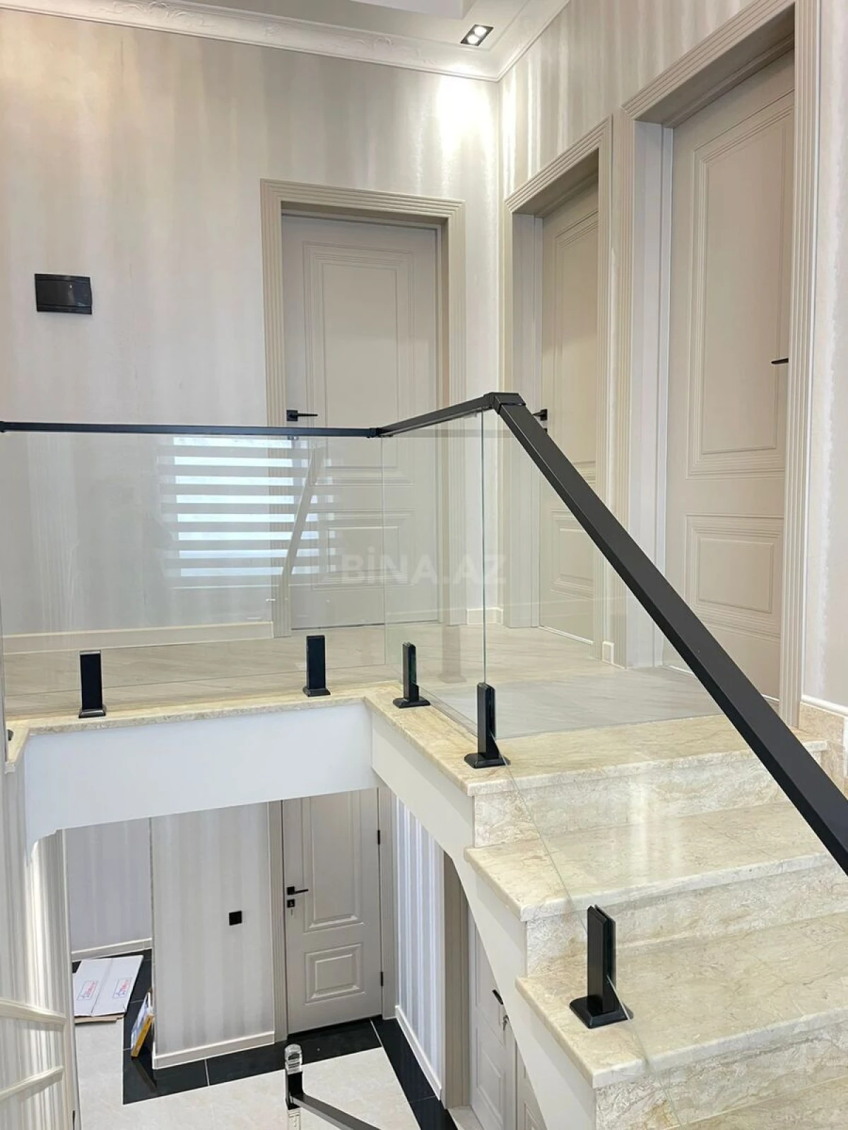 Satılır 5 otaqlı həyət evi 216 m²