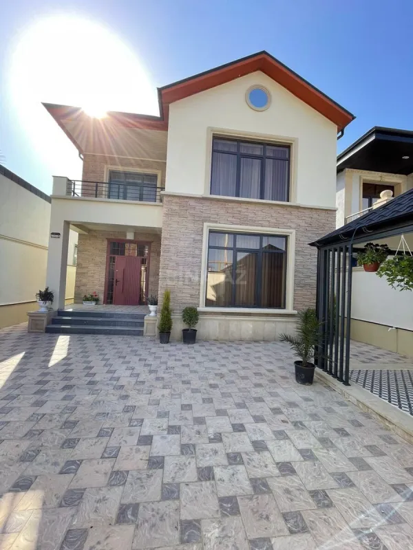 Satılır 5 otaqlı həyət evi 216 m²