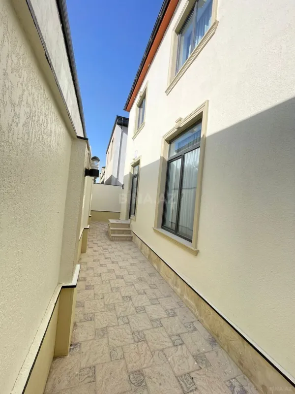 Satılır 5 otaqlı həyət evi 216 m²