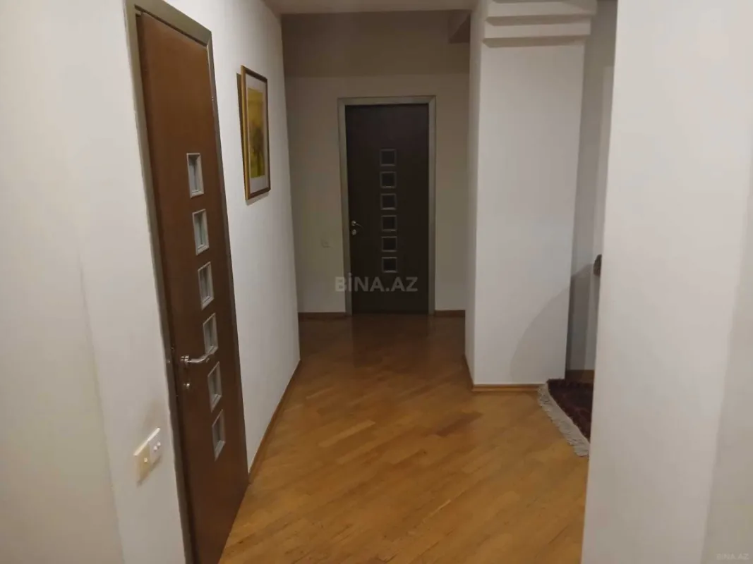 Satılır 5 otaqlı mənzil 220 m²