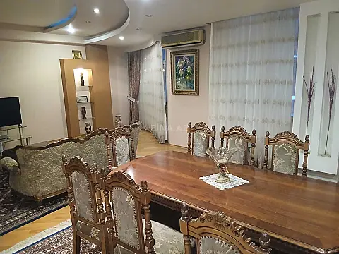 Satılır 5 otaqlı mənzil 220 m² — Bakı 5 otaq 220.00 m²
