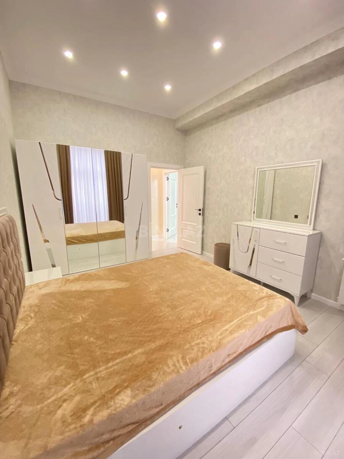 Kirayə verilir 3 otaqlı mənzil 120 m²