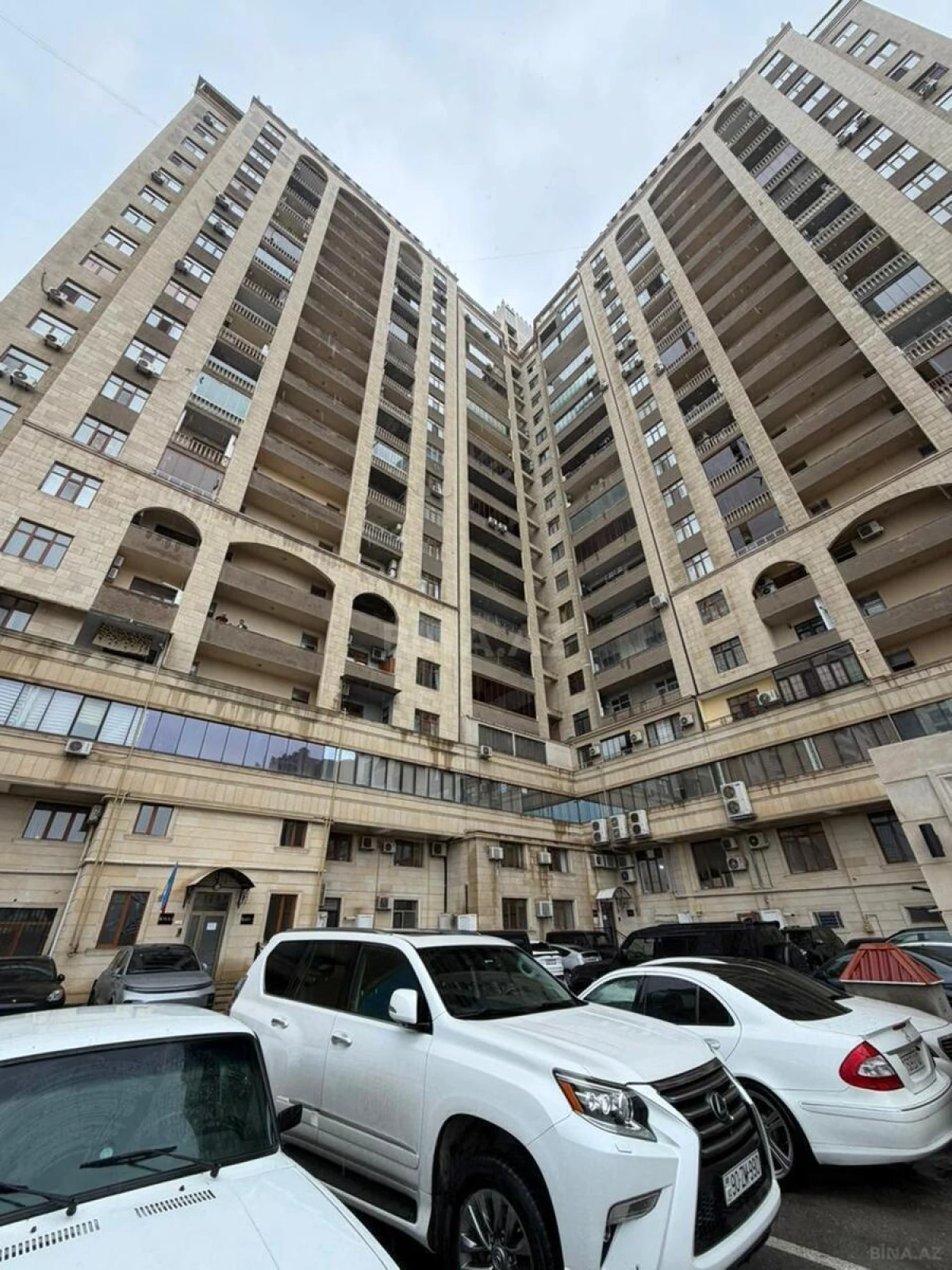 Satılır 3 otaqlı mənzil 150 m²