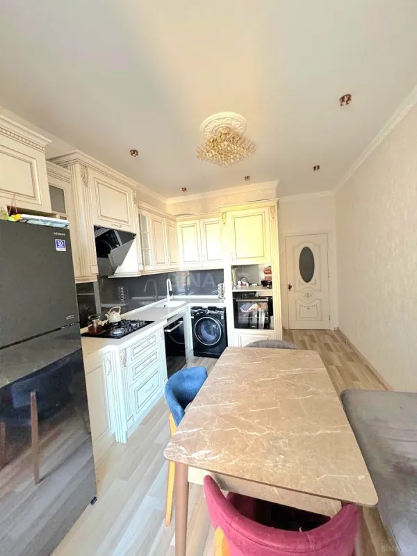 Satılır 2 otaqlı mənzil 102 m²