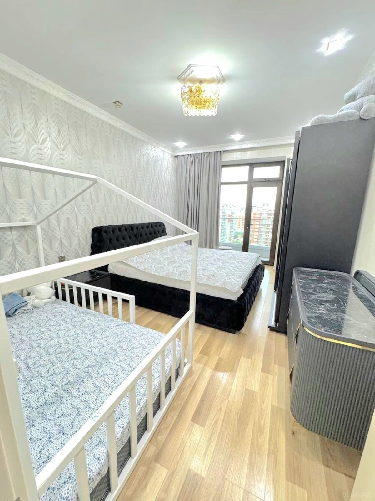 Satılır 2 otaqlı mənzil 102 m²