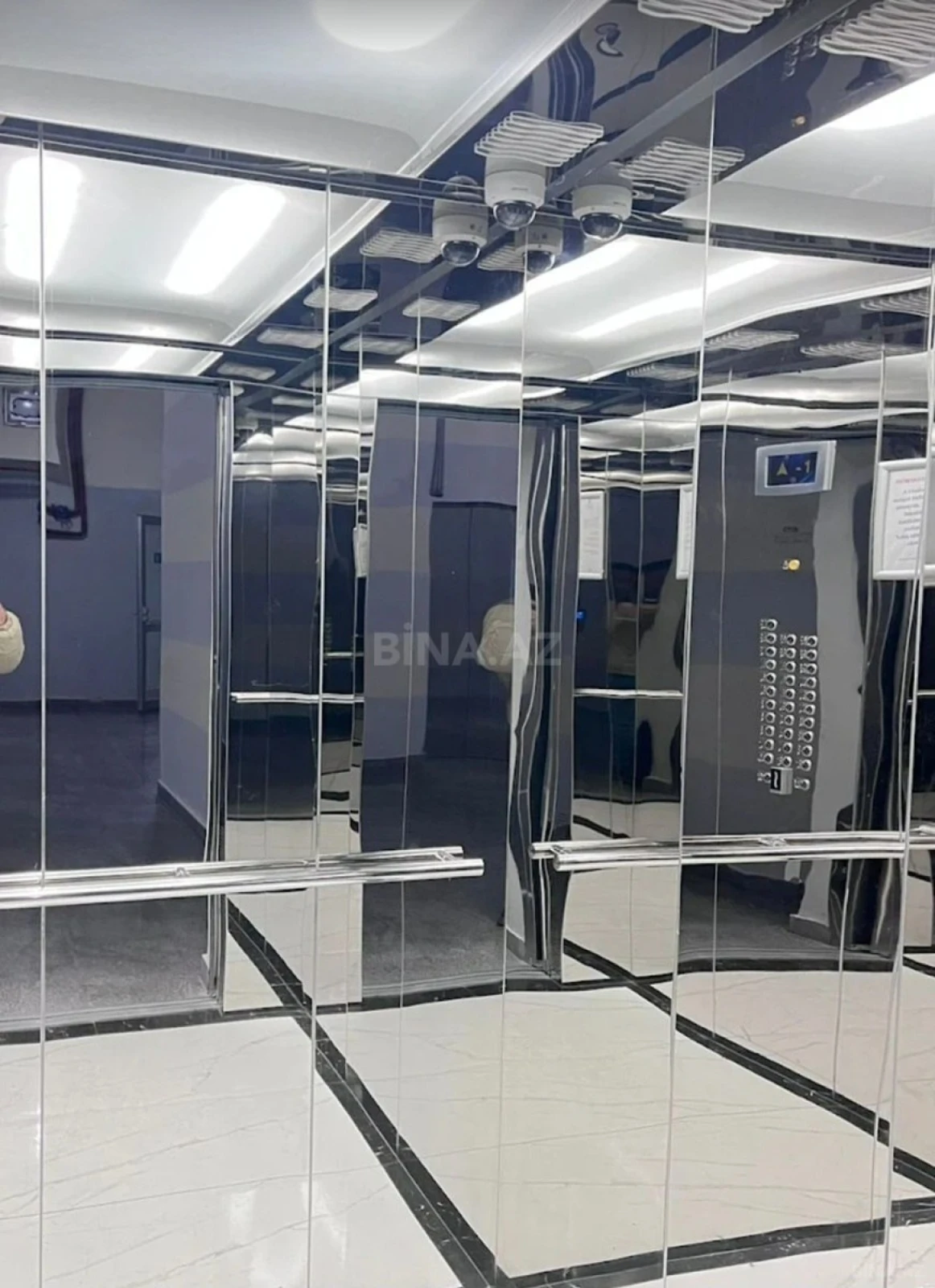 Satılır 2 otaqlı mənzil 102 m²