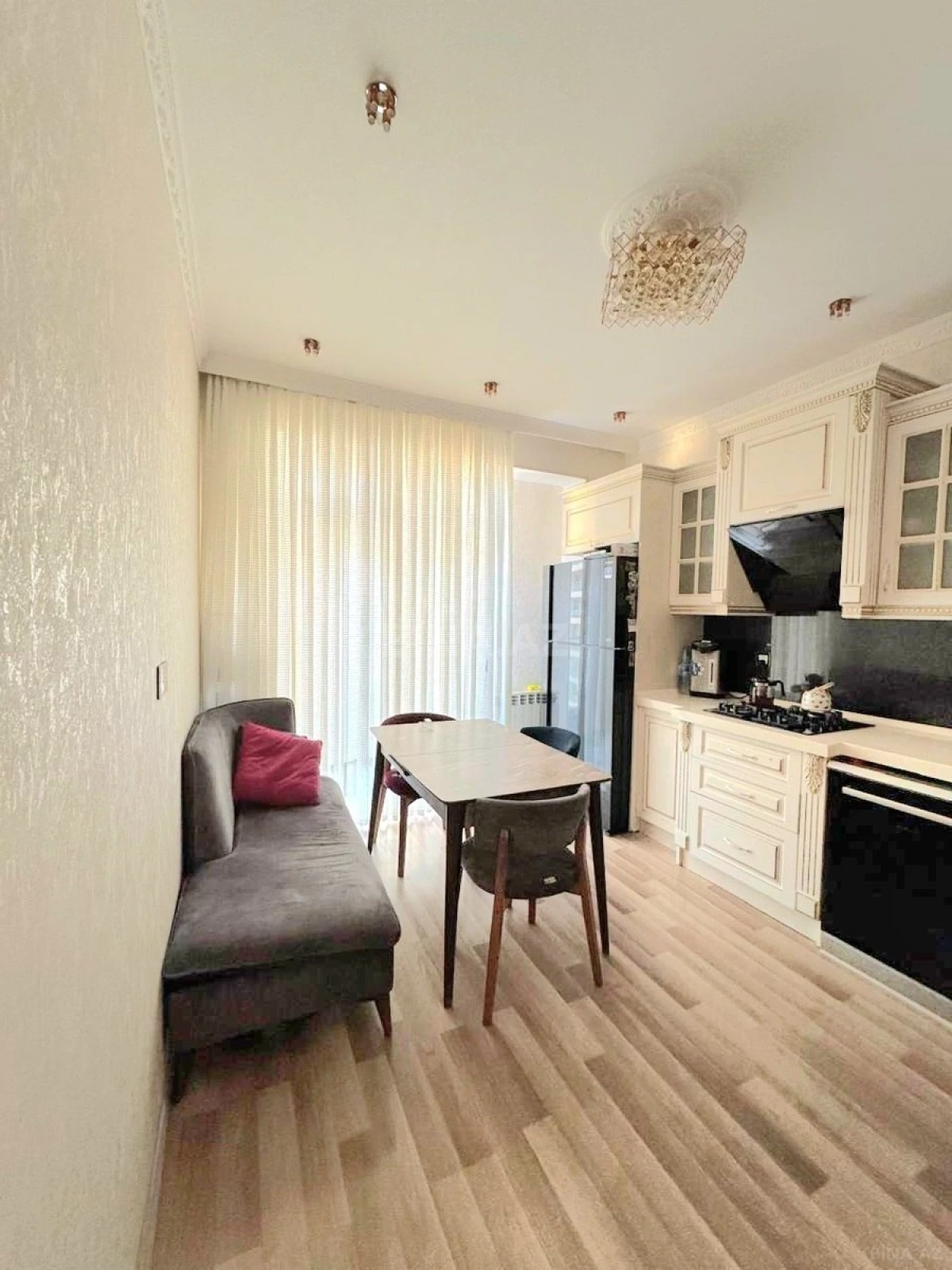 Satılır 2 otaqlı mənzil 102 m²
