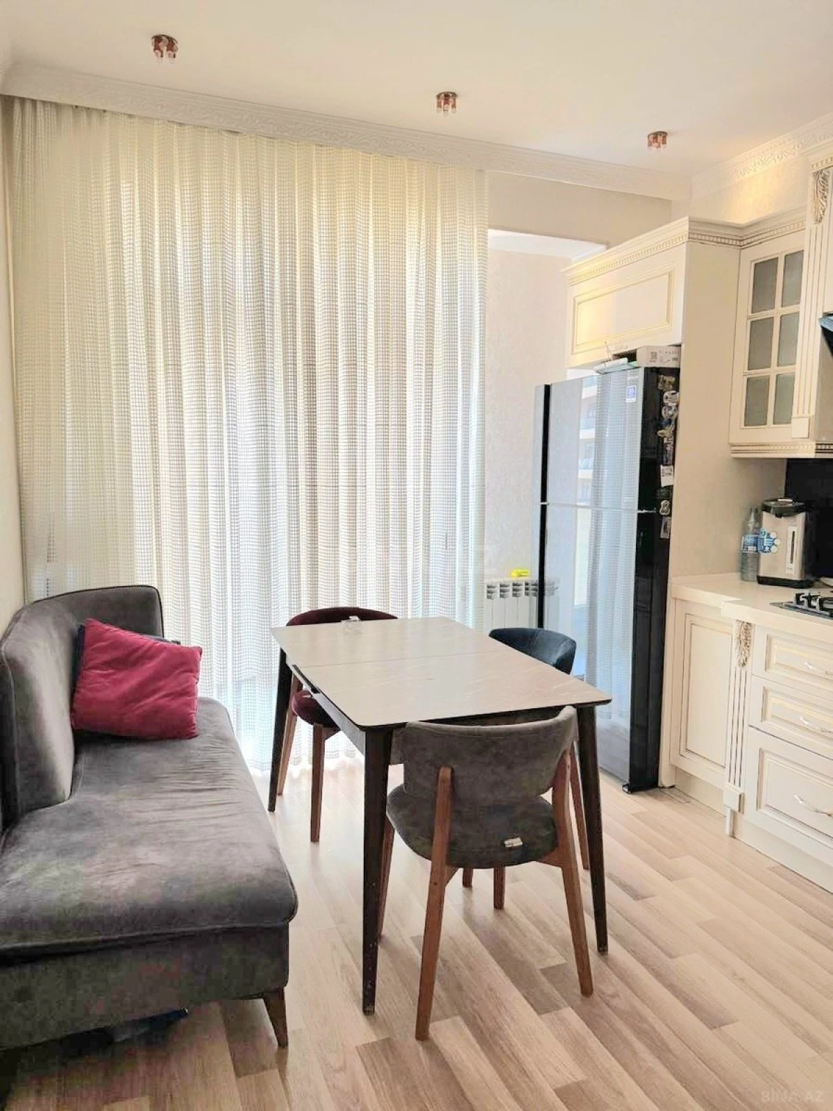 Satılır 2 otaqlı mənzil 102 m²