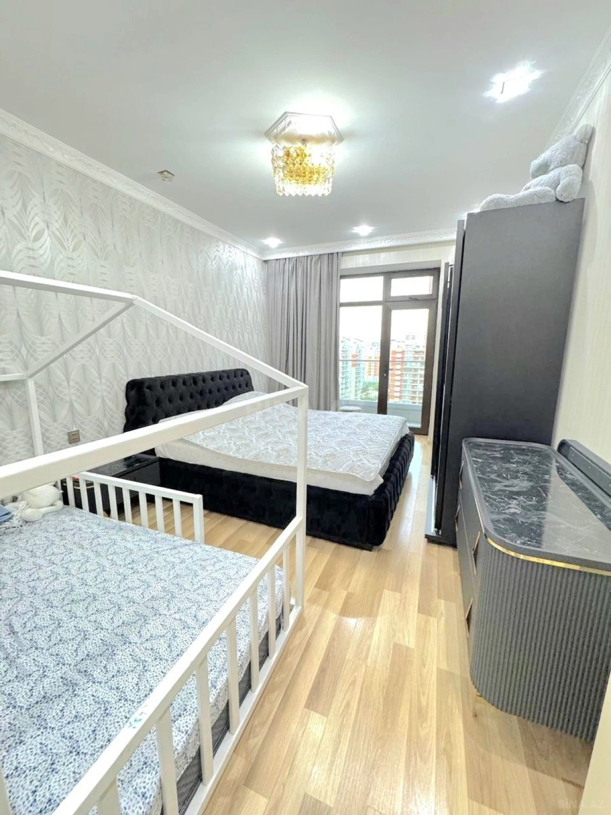 Satılır 2 otaqlı mənzil 102 m²