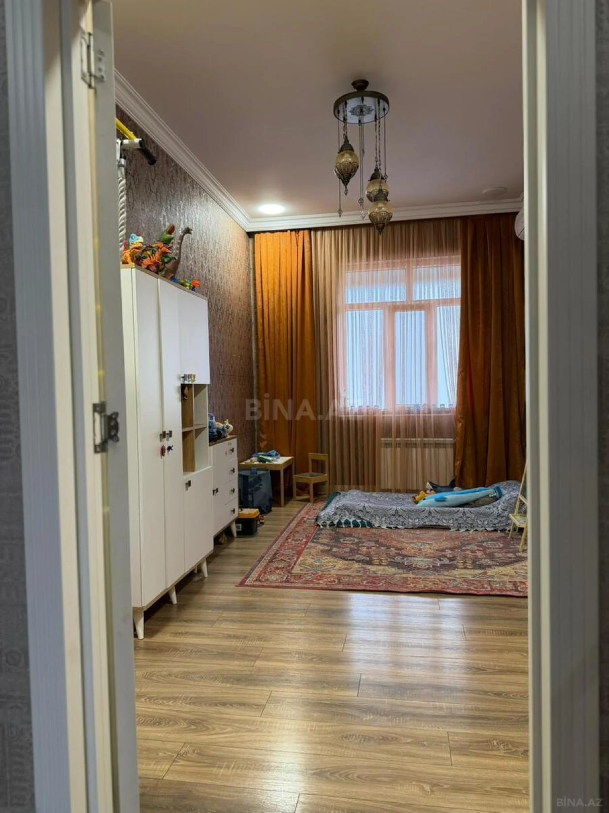 Satılır 4 otaqlı mənzil 157 m²