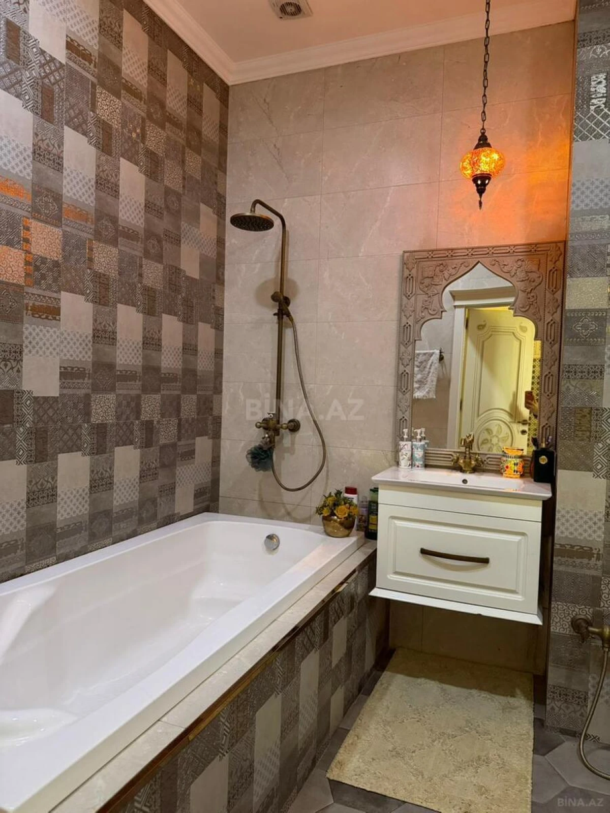 Satılır 4 otaqlı mənzil 157 m²