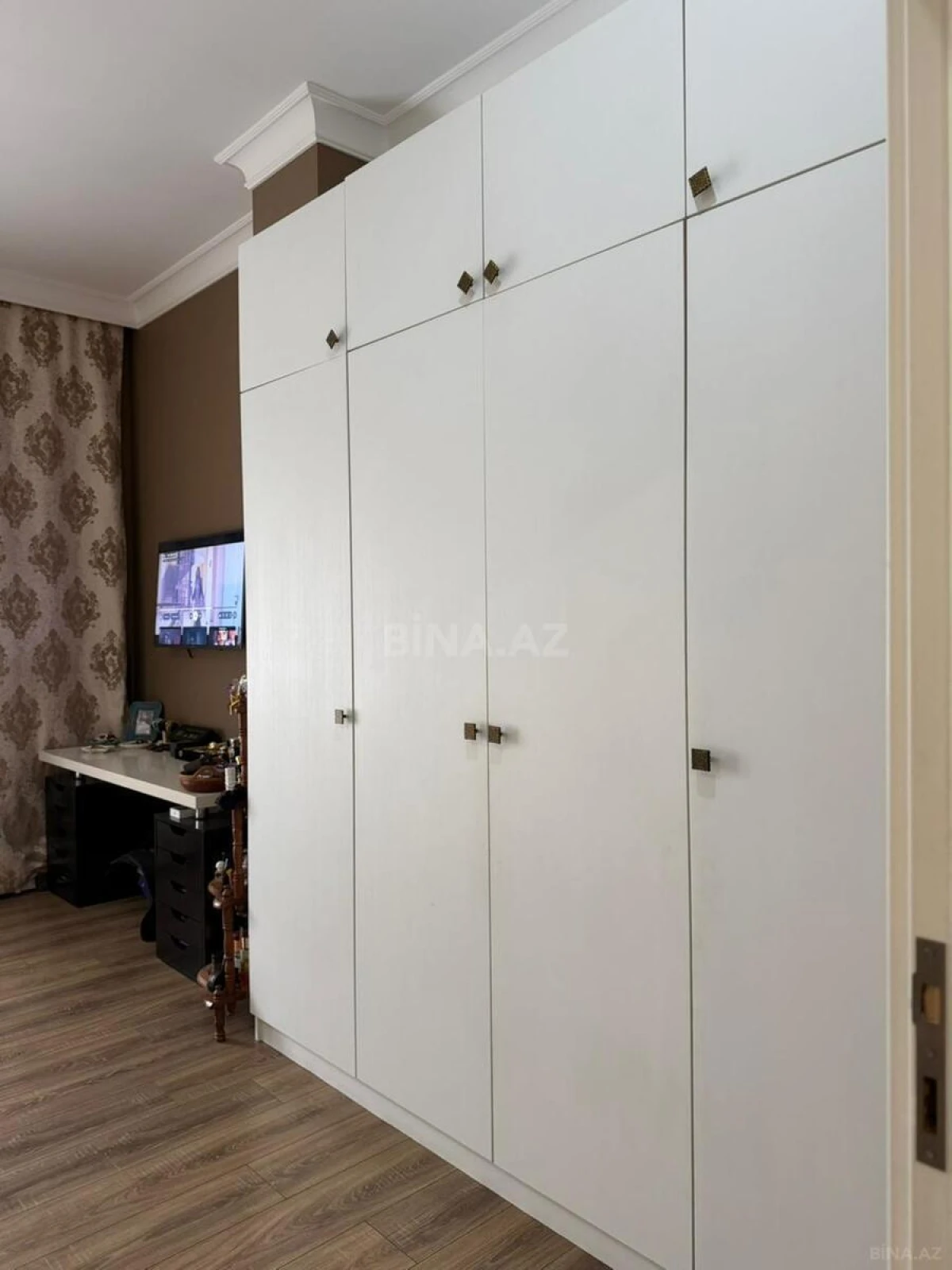 Satılır 4 otaqlı mənzil 157 m²