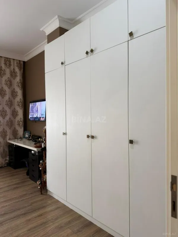 Satılır 4 otaqlı mənzil 157 m²