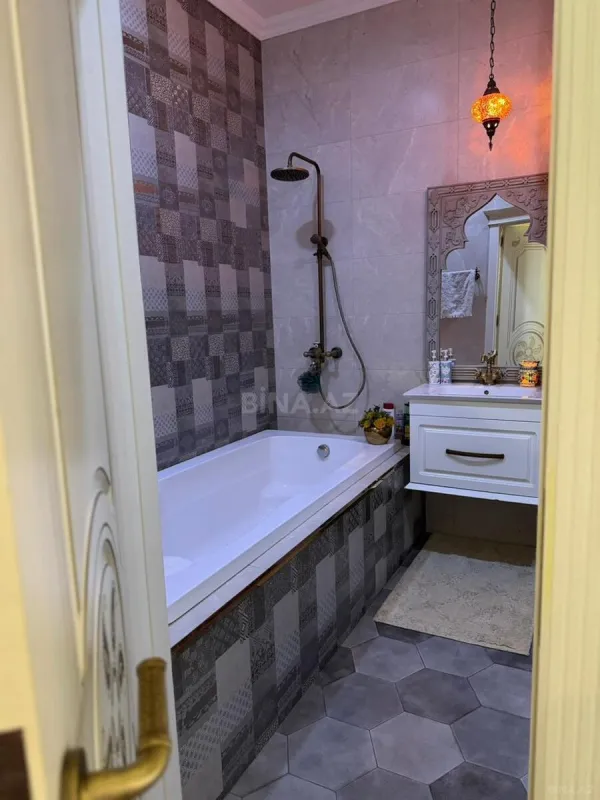 Satılır 4 otaqlı mənzil 157 m²