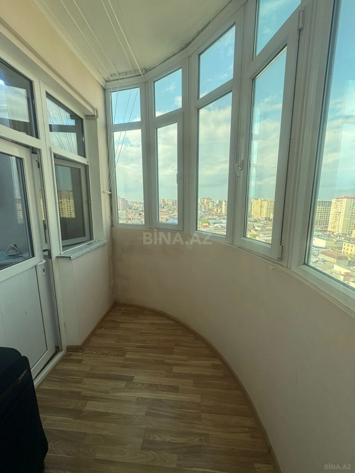 Satılır 3 otaqlı mənzil 120 m²