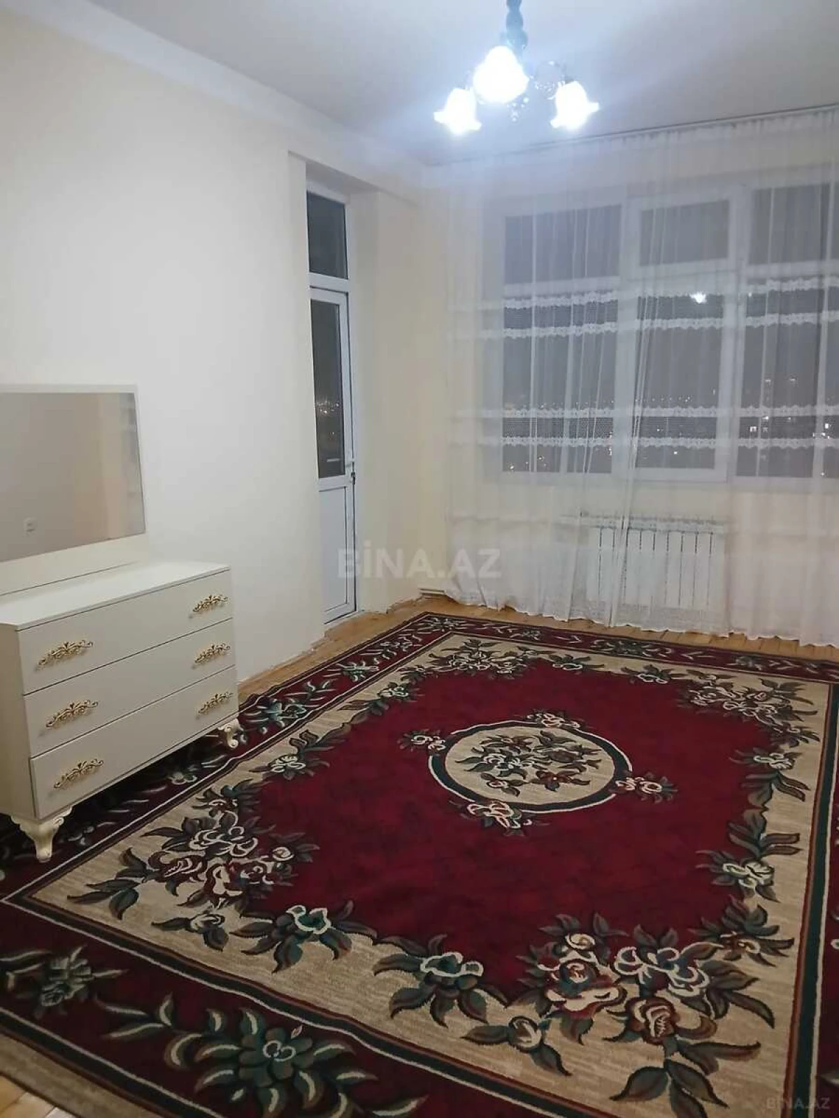 Kirayə verilir 3 otaqlı mənzil 130 m²