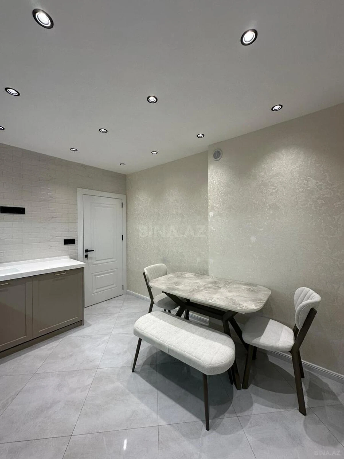 Satılır 2 otaqlı mənzil 65 m²