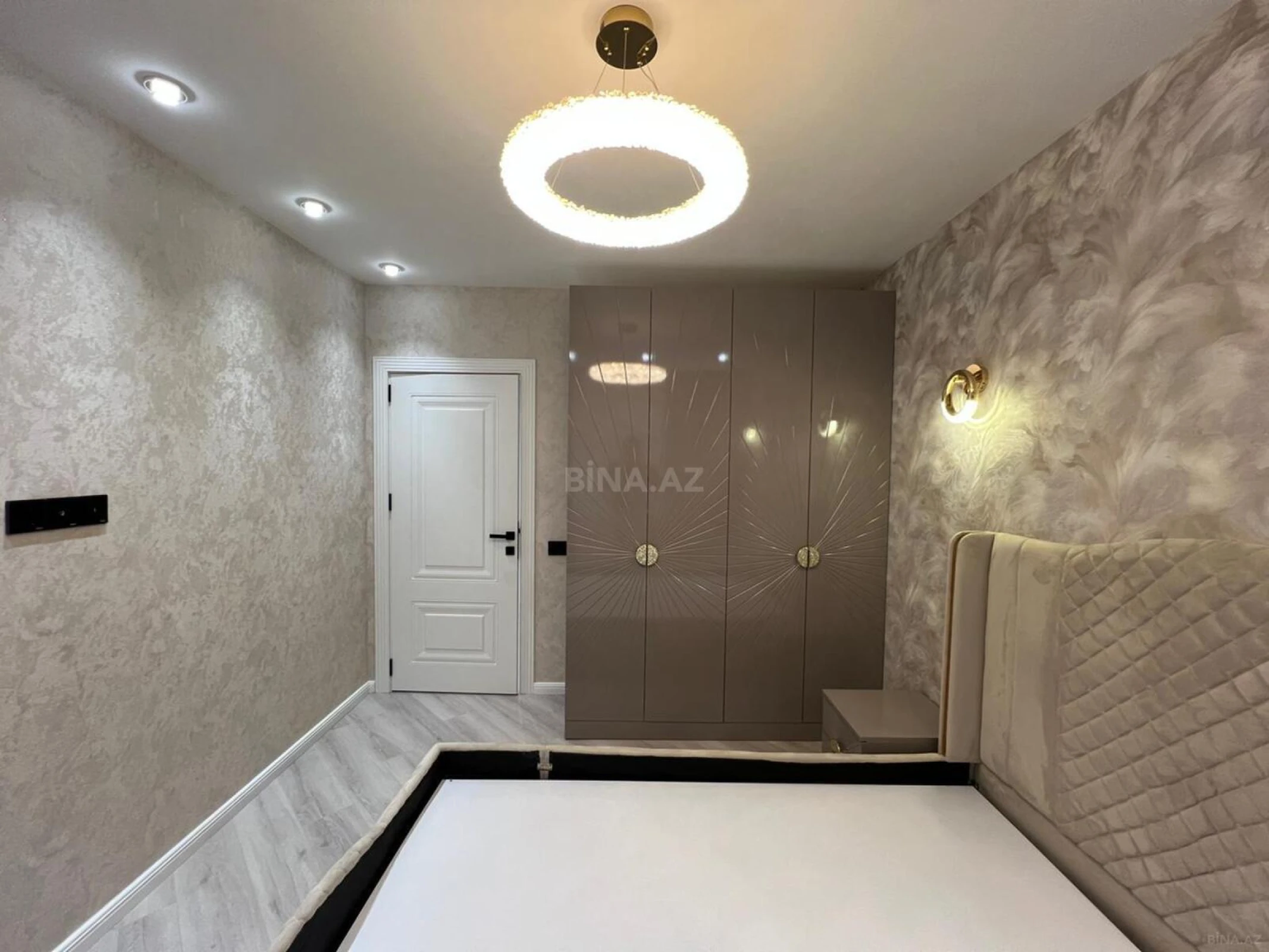 Satılır 2 otaqlı mənzil 65 m²