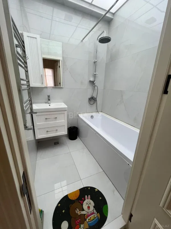 Kirayə verilir 2 otaqlı mənzil 76 m²