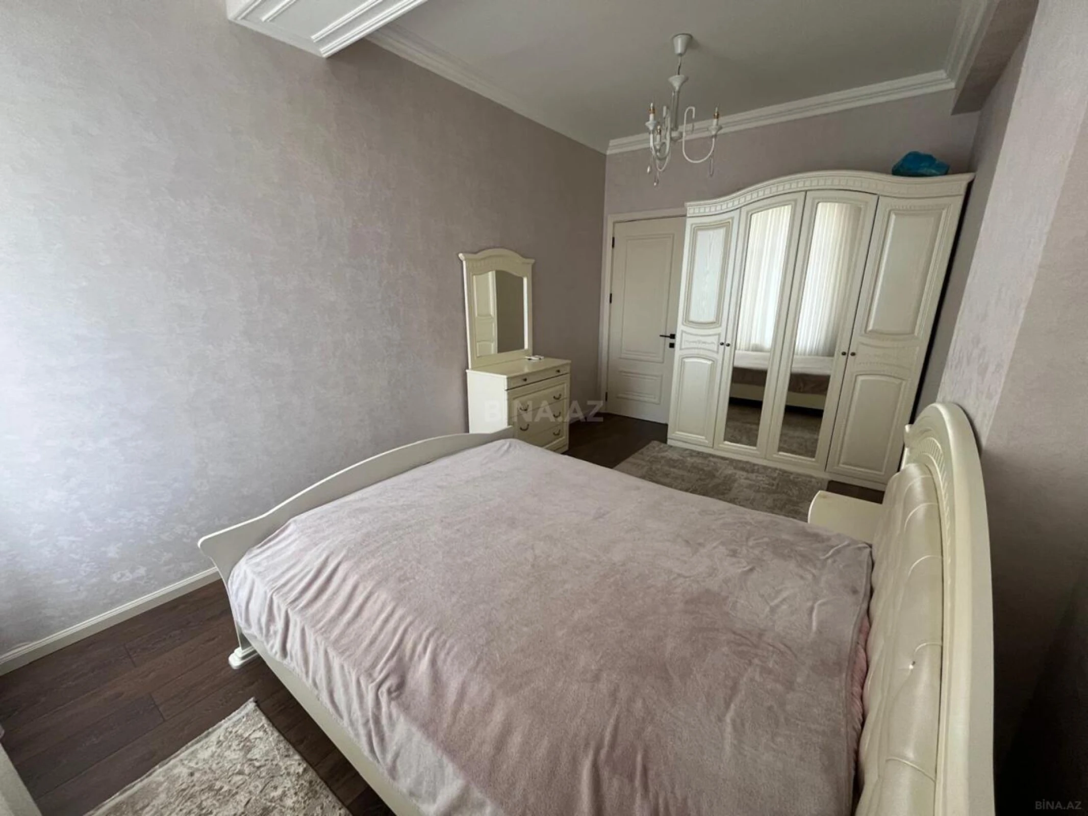 Kirayə verilir 2 otaqlı mənzil 76 m²