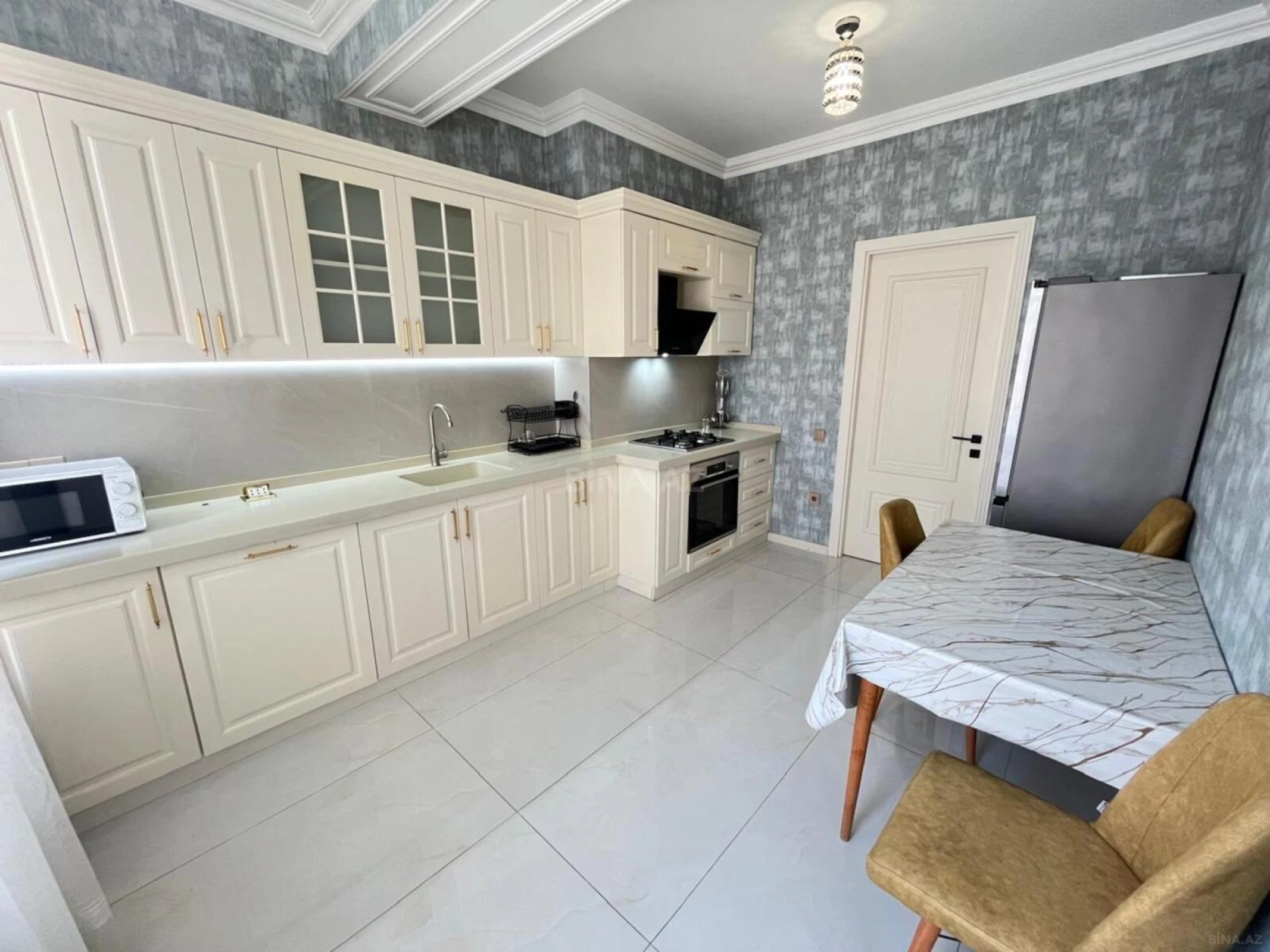Kirayə verilir 2 otaqlı mənzil 76 m²