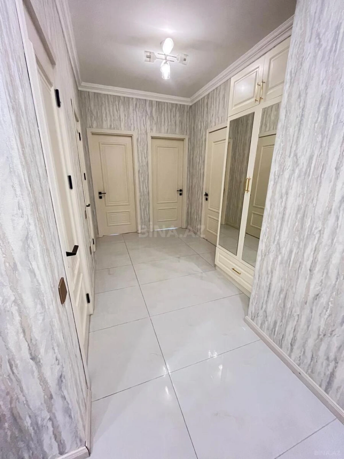 Kirayə verilir 2 otaqlı mənzil 76 m²