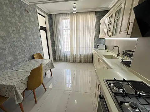 Kirayə verilir 2 otaqlı mənzil 76 m²